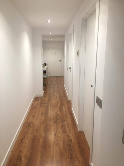 reforma-integral-murcia-suelo-madera-pasillo-5.jpg