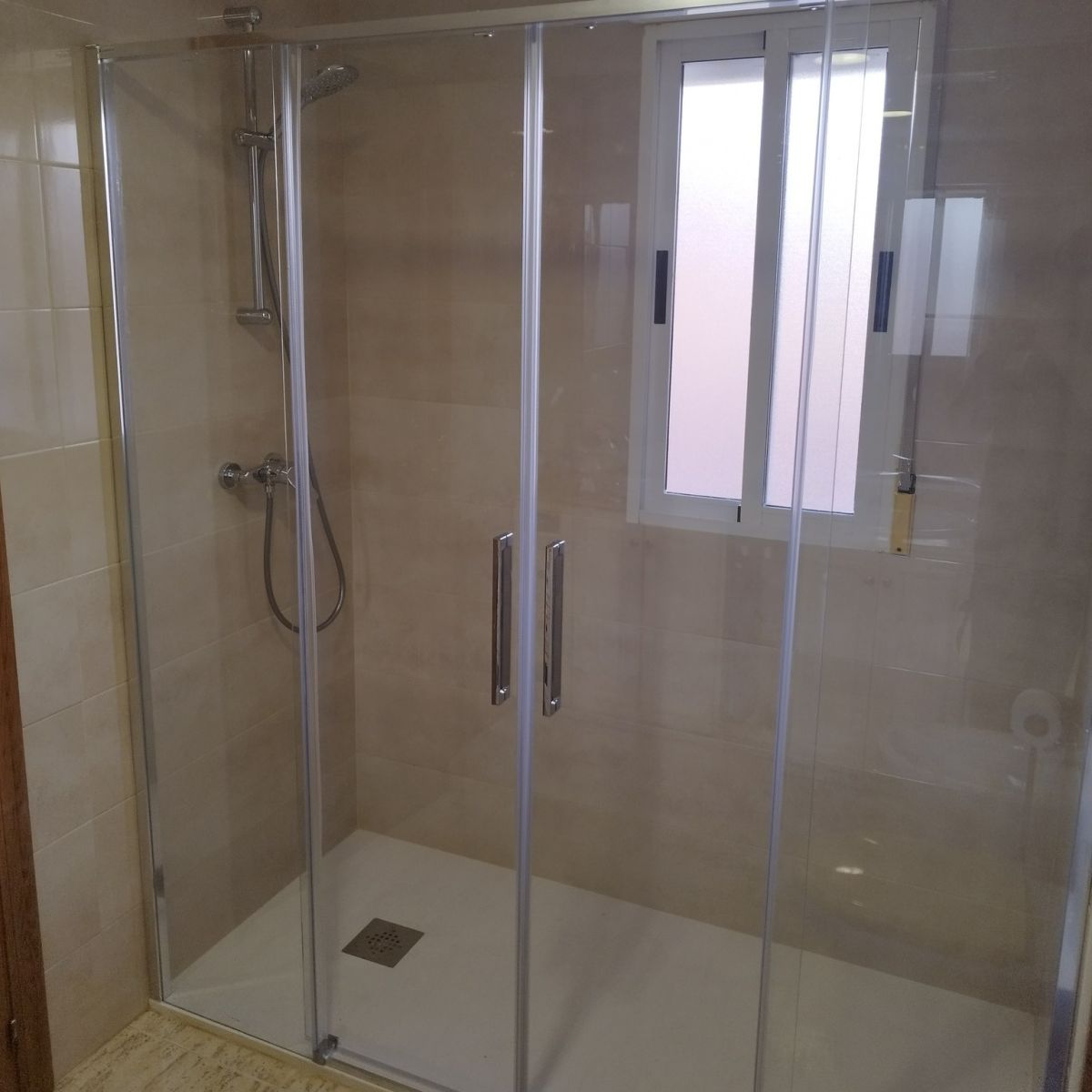 5 claves para la instalaci&oacute;n de mamparas de ba&ntilde;o