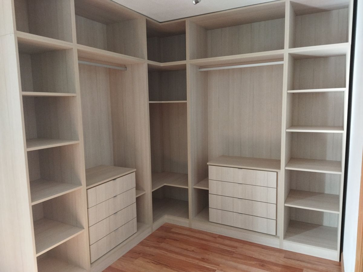 Armarios empotrados a medida en casa: Errores que debes evitar al instalarlos
