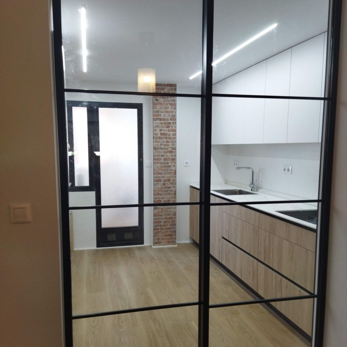 Instalar suelo de madera en la cocina: ventajas e inconvenientes